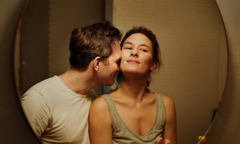 May 28, 2024 A man in profile has his face close to a woman who is looking to the side at a mirror. Oddgeir Thune and Helga Guren star in Elskling. Photo: Nordisk Film Production/Øystein Mamen Norwegian Elskling Invited to Karlovy Vary Film Festiva